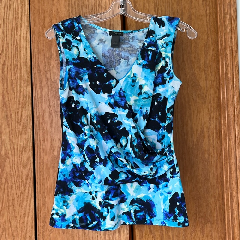 Ann Taylor Ruched V-neck Tank Top. Size SP.